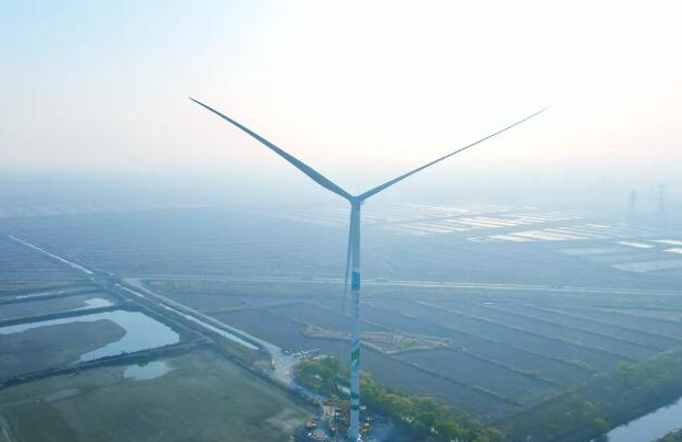 華潤寶坻風(fēng)電項(xiàng)目Ⅲ標(biāo)段首臺(tái)風(fēng)機(jī)吊裝完成